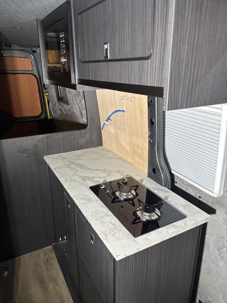 2025 VW CRAFTER LWB image 2